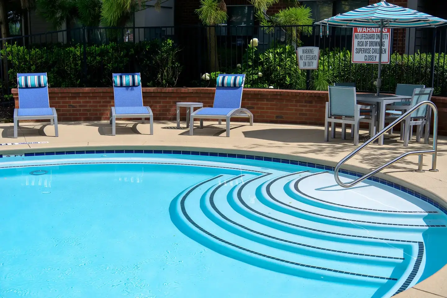 Resort-style swimming pool at Perimeter Gardens at Georgetown.